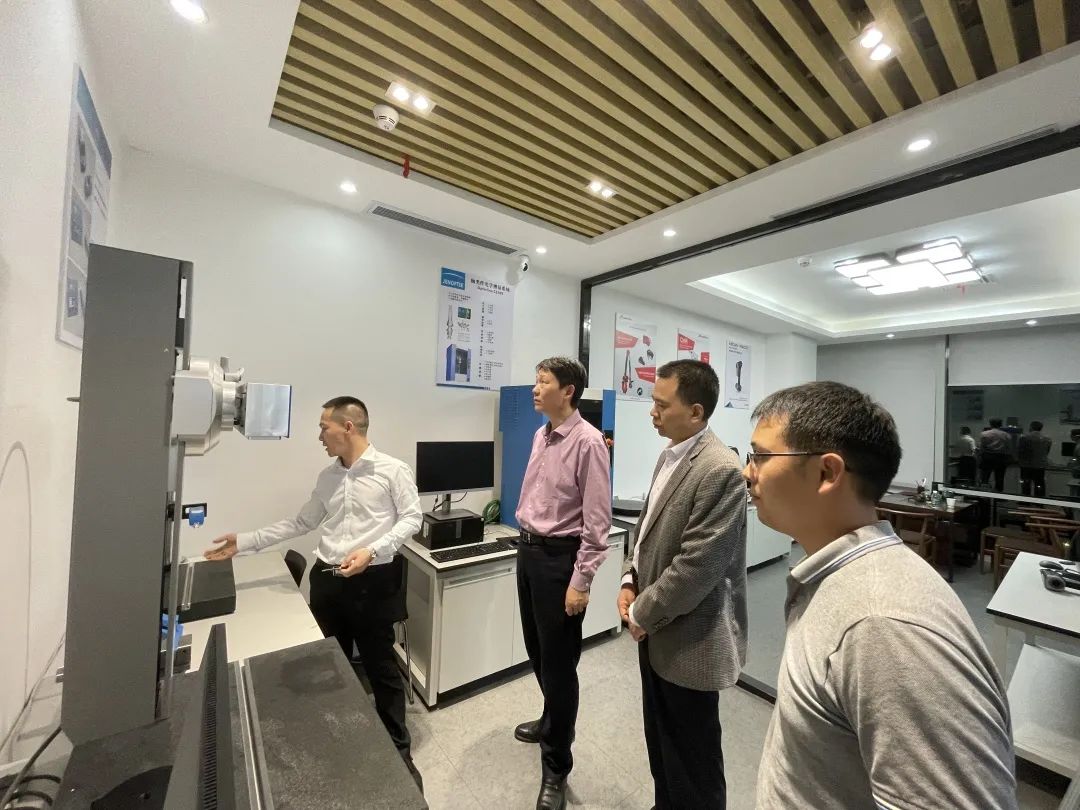 河南理工大學(xué)材料科學(xué)與工程學(xué)院領(lǐng)導(dǎo)蒞臨鴻華科技有限公司指導(dǎo)工作！